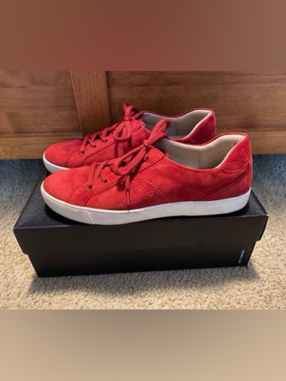 Naturalizer Morrison Suede Sneakers 9 1/2
Medium in Hot Sauce